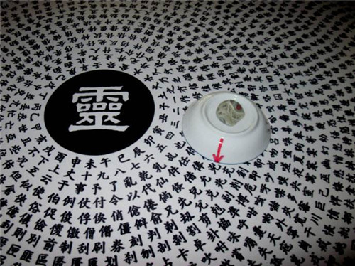 碟仙是什么，真的會(huì )死人嗎？說(shuō)幾件真實(shí)的碟仙靈異事件